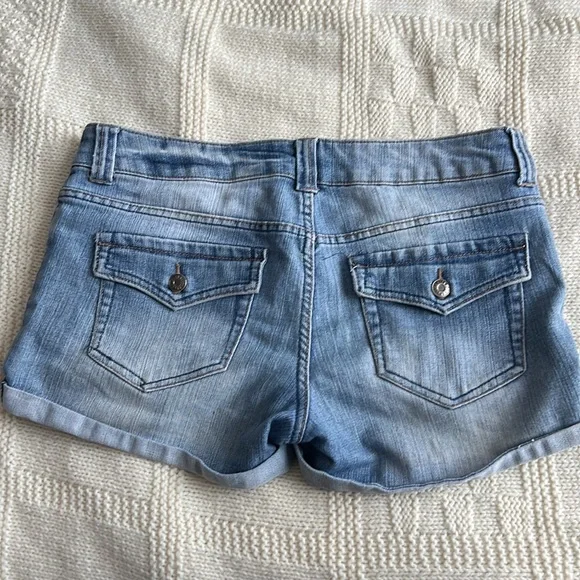 Denim short - Picture 2 of 3